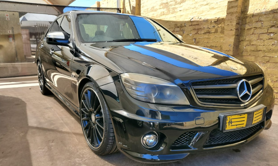 Mercedes Benz C63 AMG V8